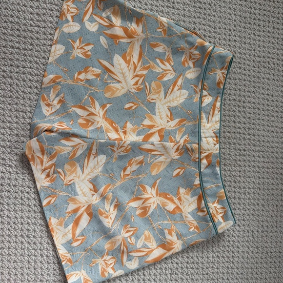 H&M Shorts - Picture 3 of 4